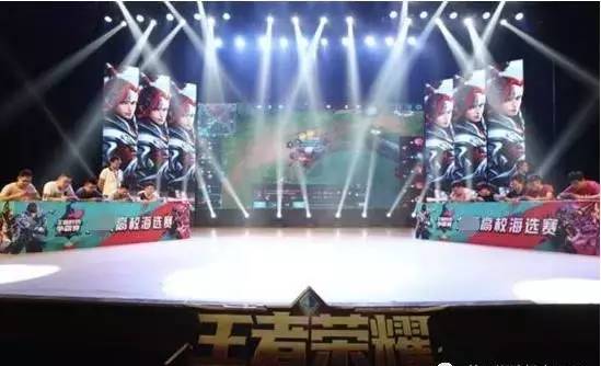 赛场像一面